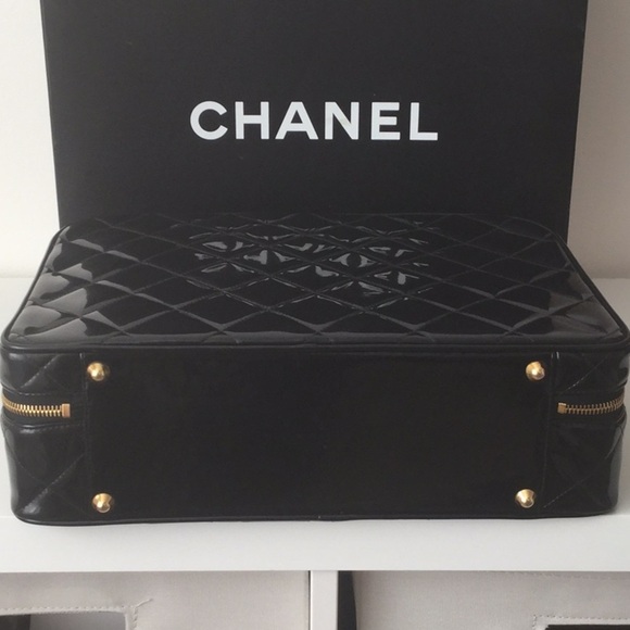 CHANEL Vintage Quilted Patent Leather Large Lunch Box Bag !Rare! - Picture 10 of 17